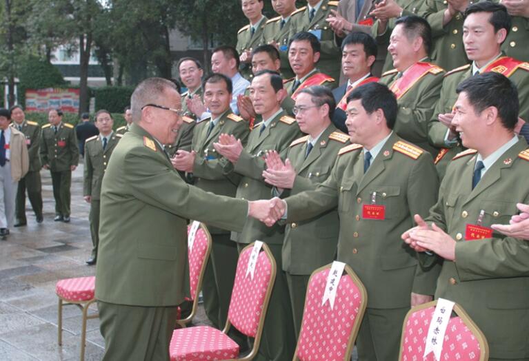 2006年10月25日，時任國防部長曹剛川接見成都軍區國防動員(yuán)先進單位代表